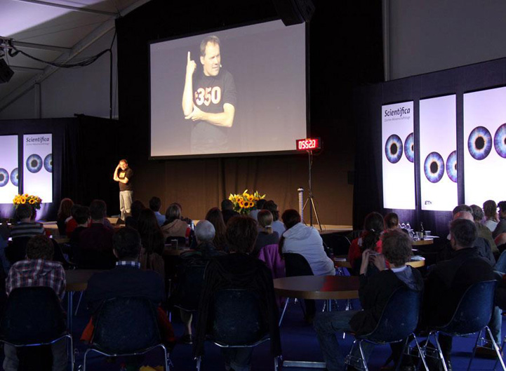 Beim Science-Slam kommt es auf Tempo und Wortwitz an.