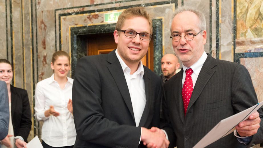 Insgesamt 50 Studierenden durfte Prorektor Otfried Jarren einen Semesterpreis überreichen.