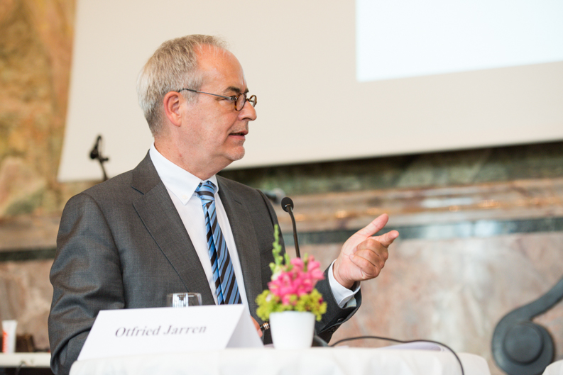 Prorektor Otfried Jarren moderierte das Gespräch.