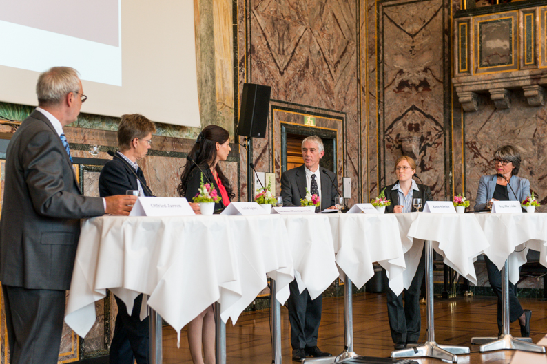 Die Teilnehmer des Podiums waren sich einig: Selbst herausragende junge Forschende spüren eine Ungewissheit bezüglich ihrer Aussichten auf eine wissenschaftliche Laufbahn.