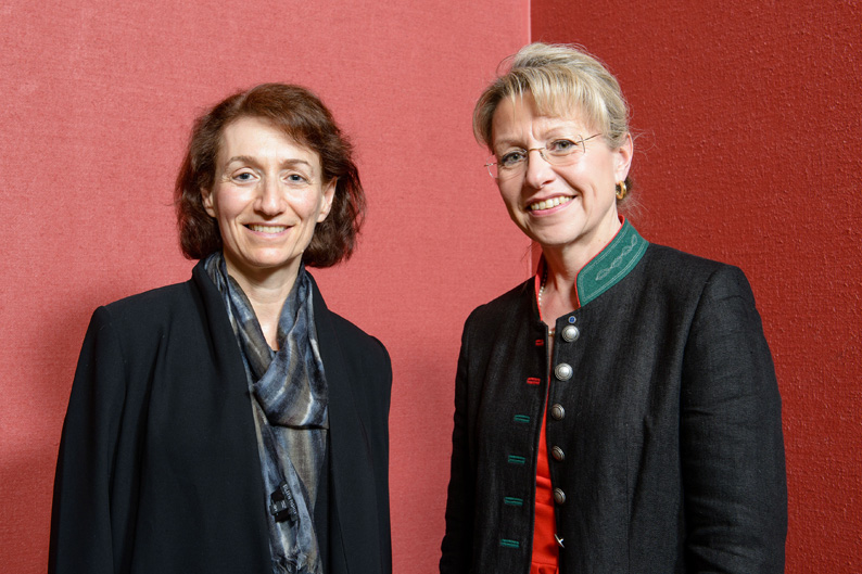 Setzen sich beide für mehr Professorinnen an Hochschulen ein: Hazel Sive (l.) mit Brigitte Tag .