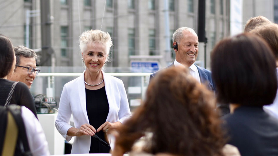 In previous years the “Zurich meets...” festival has taken place in New York (2014), London (2016), Hong Kong (2017) and San Francisco (2018). Zurich government councilor Carmen Walker Späh and Brentel Guilielmo, President of Zurich Tourism, at the opening. (Picture: Priska Feichter)