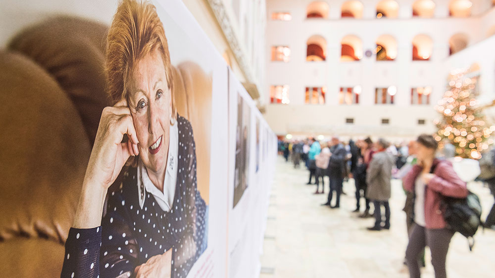 Die Ausstellung erzählt am Beispiel von 25 Persönlichkeiten vom Schicksal der Emigration und des Neuanfangs in der Schweiz.