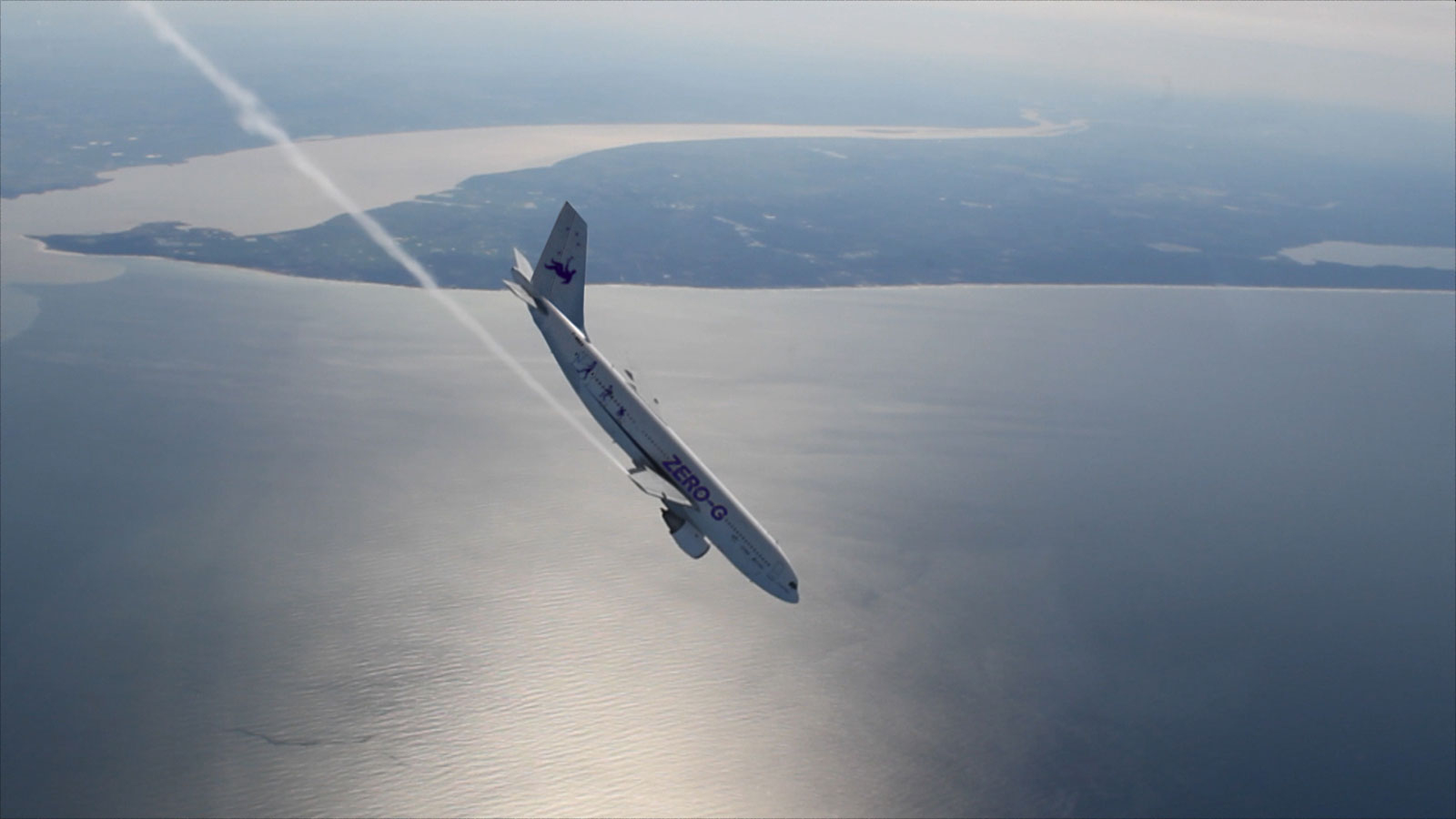 Professor Oliver Ullrich uses parabolic flights to carry out on-board experiments into weightlessness. The picture shows a parabolic maneuver of the A310 Zero-G. (Picture: Regina Sablotny, UZH)