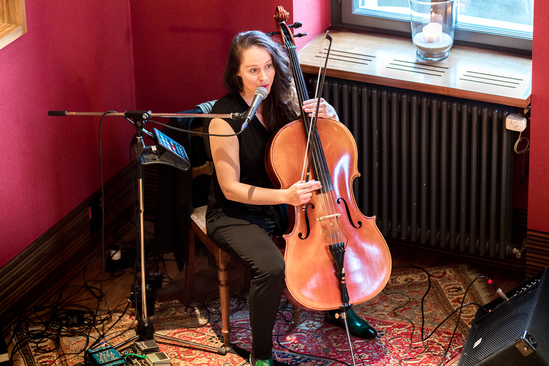 Für gute Stimmung sorgte auch die musikalische Darbietung von Fatima Dunn, One-Woman-Orchestra.