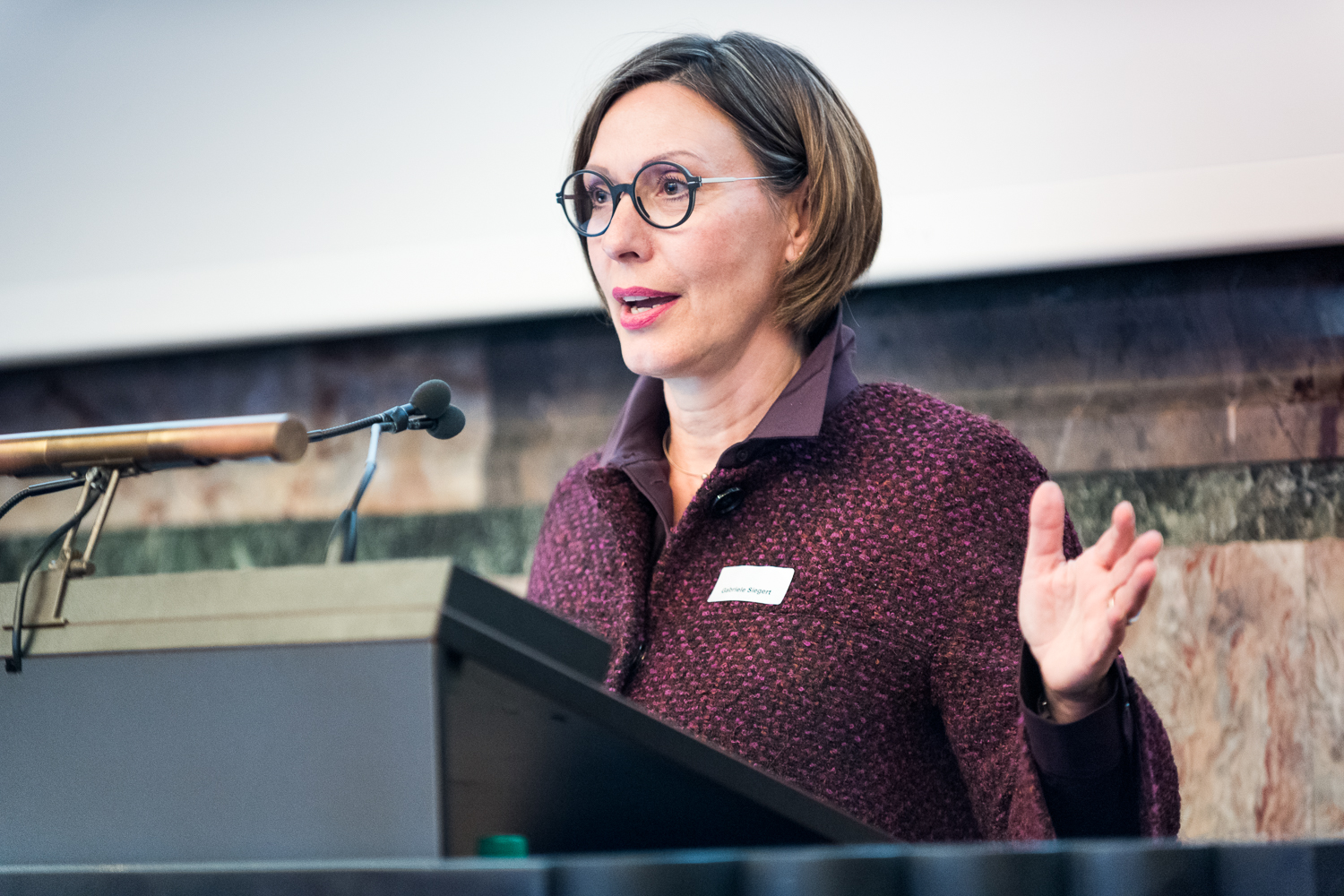 Gabriele Siegert, Vice President Education and Student Affairs, presented innovative teaching projects at UZH. (Image: Frank Brüderli)