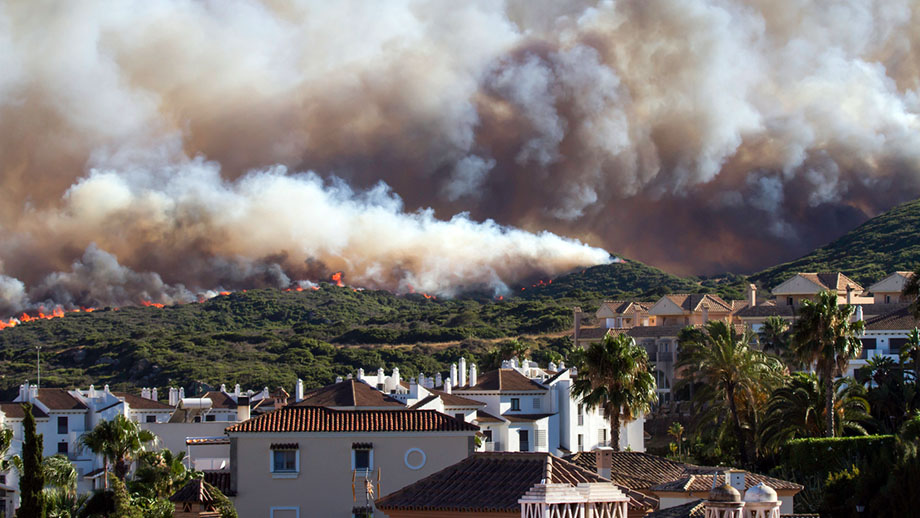 As the climate gets warmer, extreme heat and drought events become more frequent and longer. This makes them a growing risk for society.