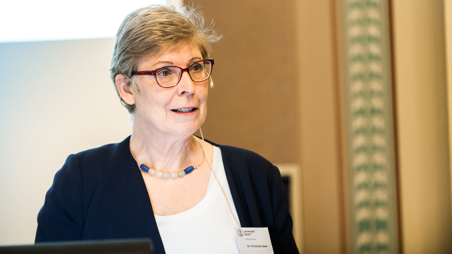 Christiane Löwe, head of the Office for Gender Equality at UZH, chaired the event. (Picture: Frank Brüderli)