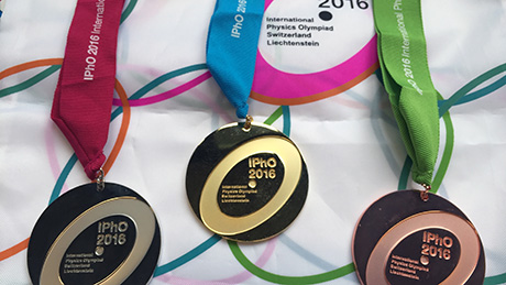 The gold, silver, and bronze medal of the IPhO 2016