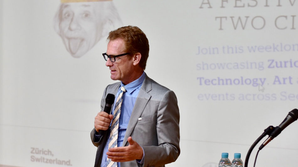 Blockchains dienen nicht nur als Grundlage für Kryptowährungen, sondern können beispielsweise auch zur Kontrolle von Lieferketten eingesetzt werden, betonte UZH Prorektor Christian Schwarzenegger.