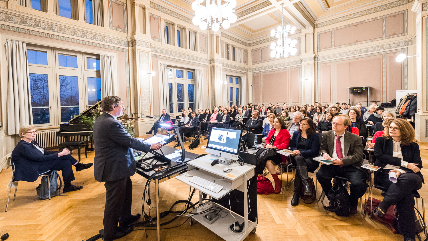 «Wir haben den 150. Jahrestag der Promotion von Nadeschda Suslowa zum Anlass genommen, ein Suslowa-Postdoc-Fellowship zu schaffen», sagte Rektor Michael Hengartner.