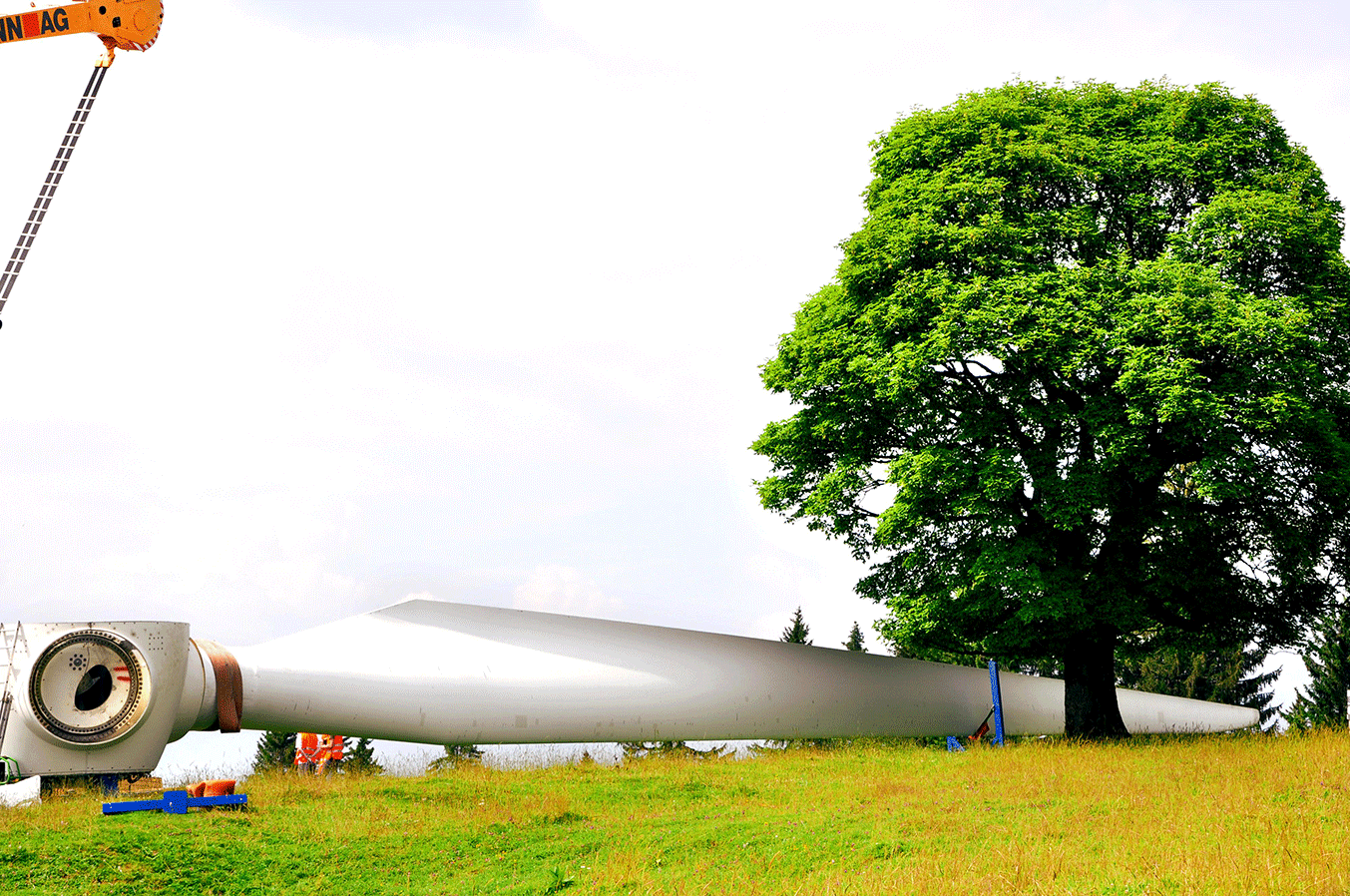 Environmental psychologist Eike von Lindern took this picture of the dismantling of a wind turbine on a field trip to Mont Soleil. His research focuses on how new technologies change society.